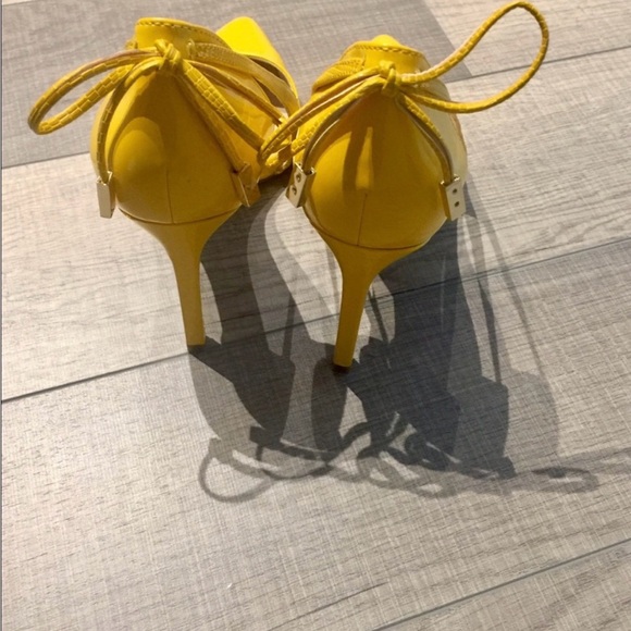 Zara, Size 7.5, Yellow heels, like new, worn only once - Picture 2 of 4
